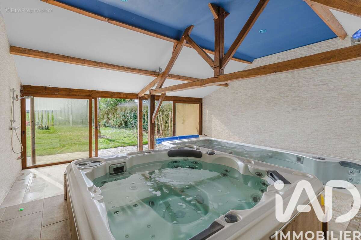 Maison 275 m² à Villebeon  - photo 6