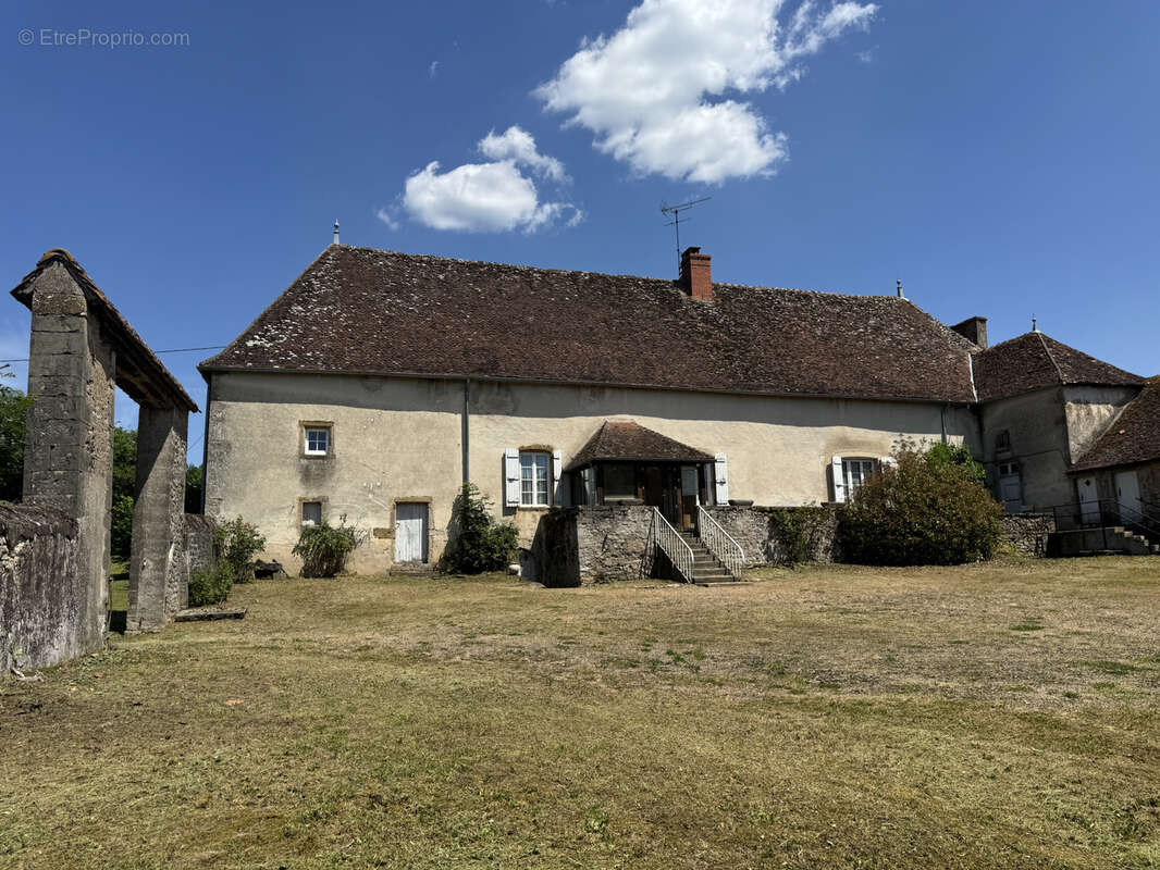 Maison à AUNAY-EN-BAZOIS