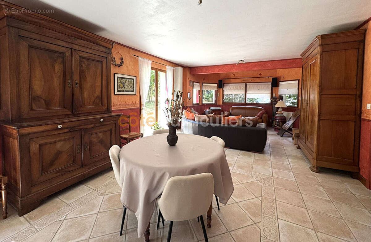 Saint-Malo, maison familiale de 198 m², grand jardin au calme et sans vis-à-vis. - photo 7