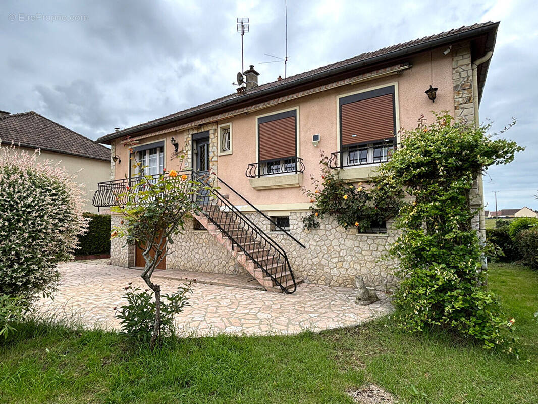 Maison à CHERRE