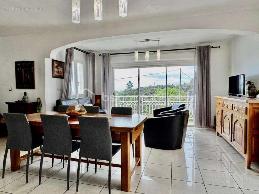 Maison à LES AVIRONS