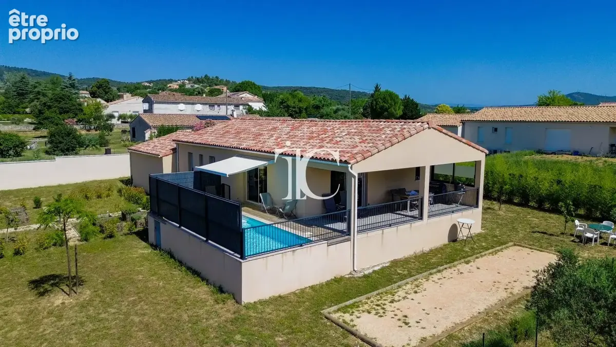 Villa de plain pied double garage et piscine - photo 1