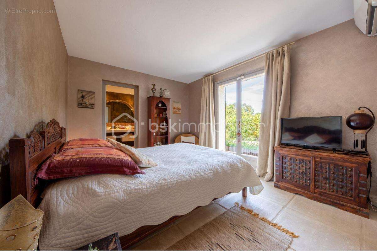 Saint Paul de Vence belle propriété au calme 6 chambres - photo 11