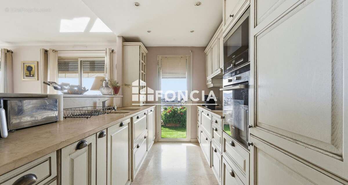 COUP DE COEUR au CANNET! 98m2, pleine VUE MER, avec 100m2 d'extérieur et PISCINE - photo 7