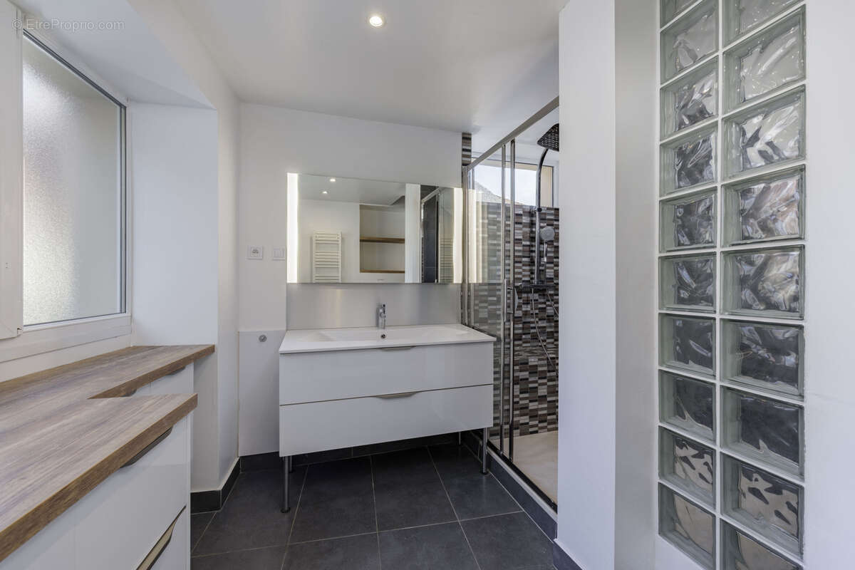 Coup de coeur assuré pour cette maison de village sur les dernières hauteurs de Poisy ! - photo 10