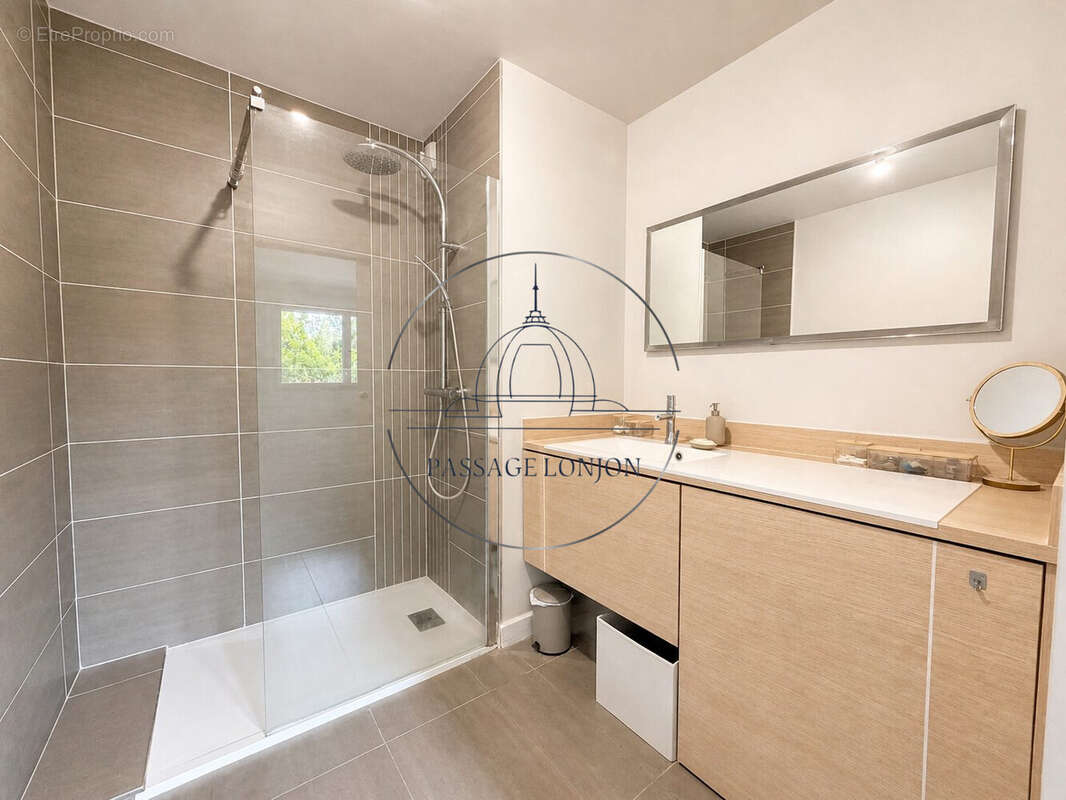 Appartement à LATTES