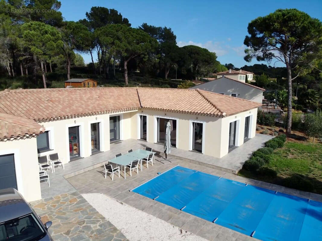 Maison à BAGNOLS-EN-FORET