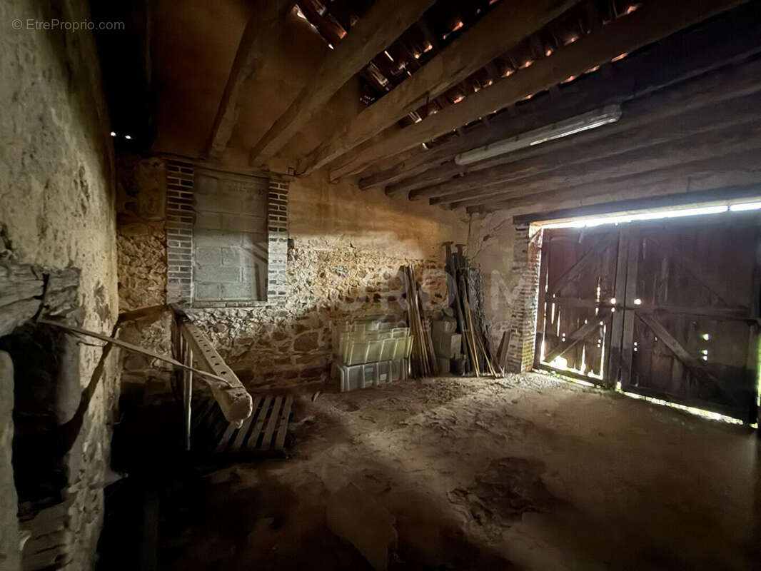 Maison à MOUTIERS-EN-PUISAYE