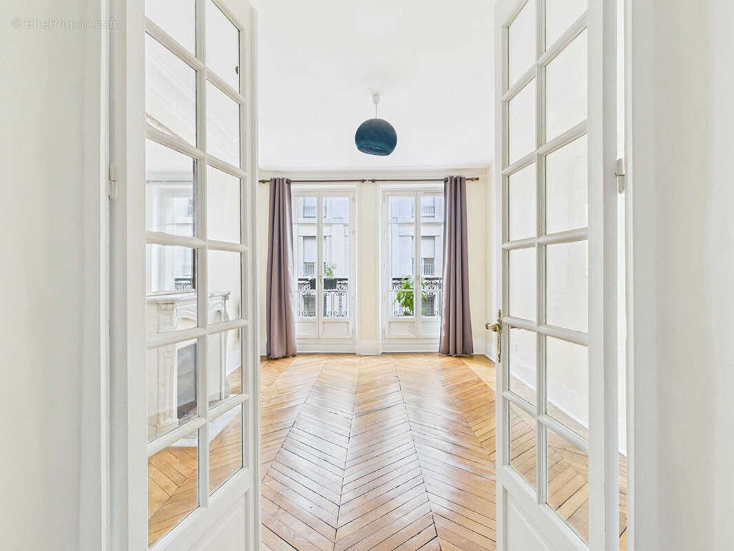 Appartement à PARIS-10E
