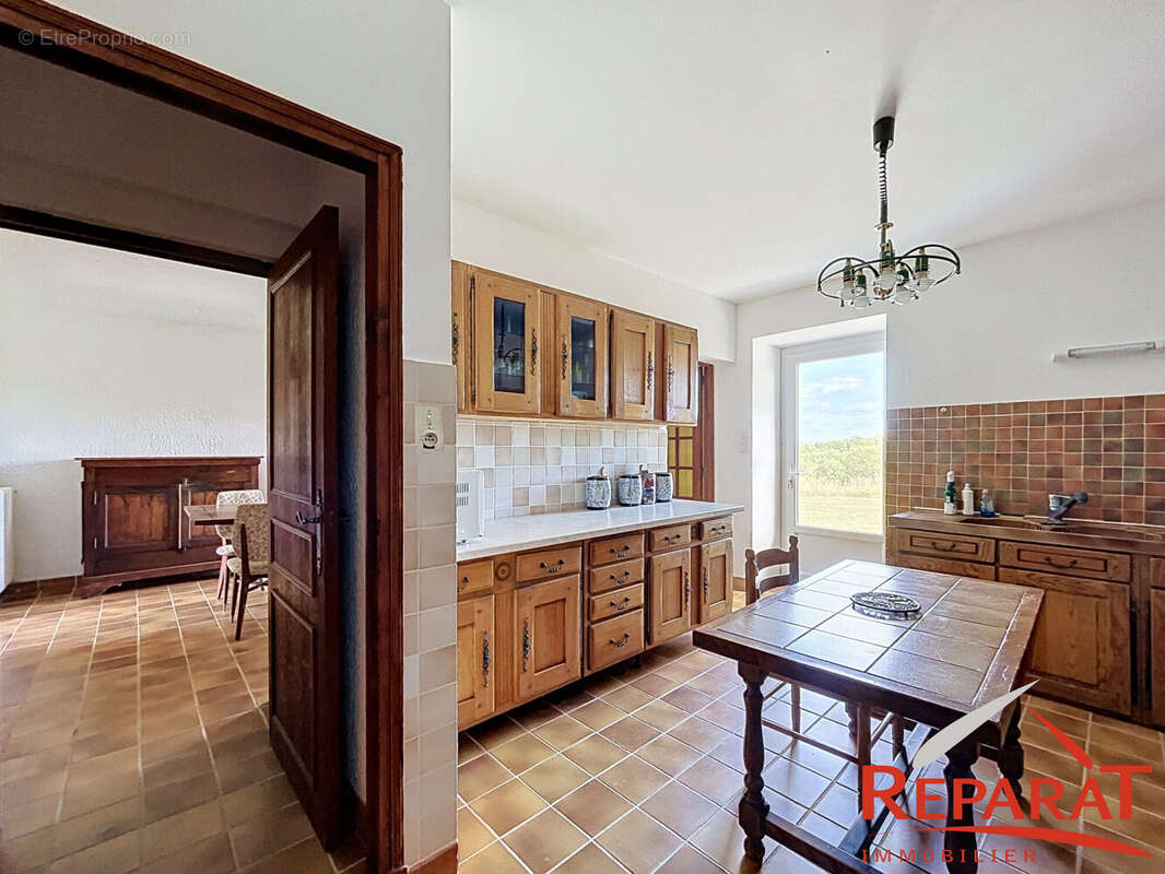 Maison 265 m² à Saint-Aulaire  - photo 5