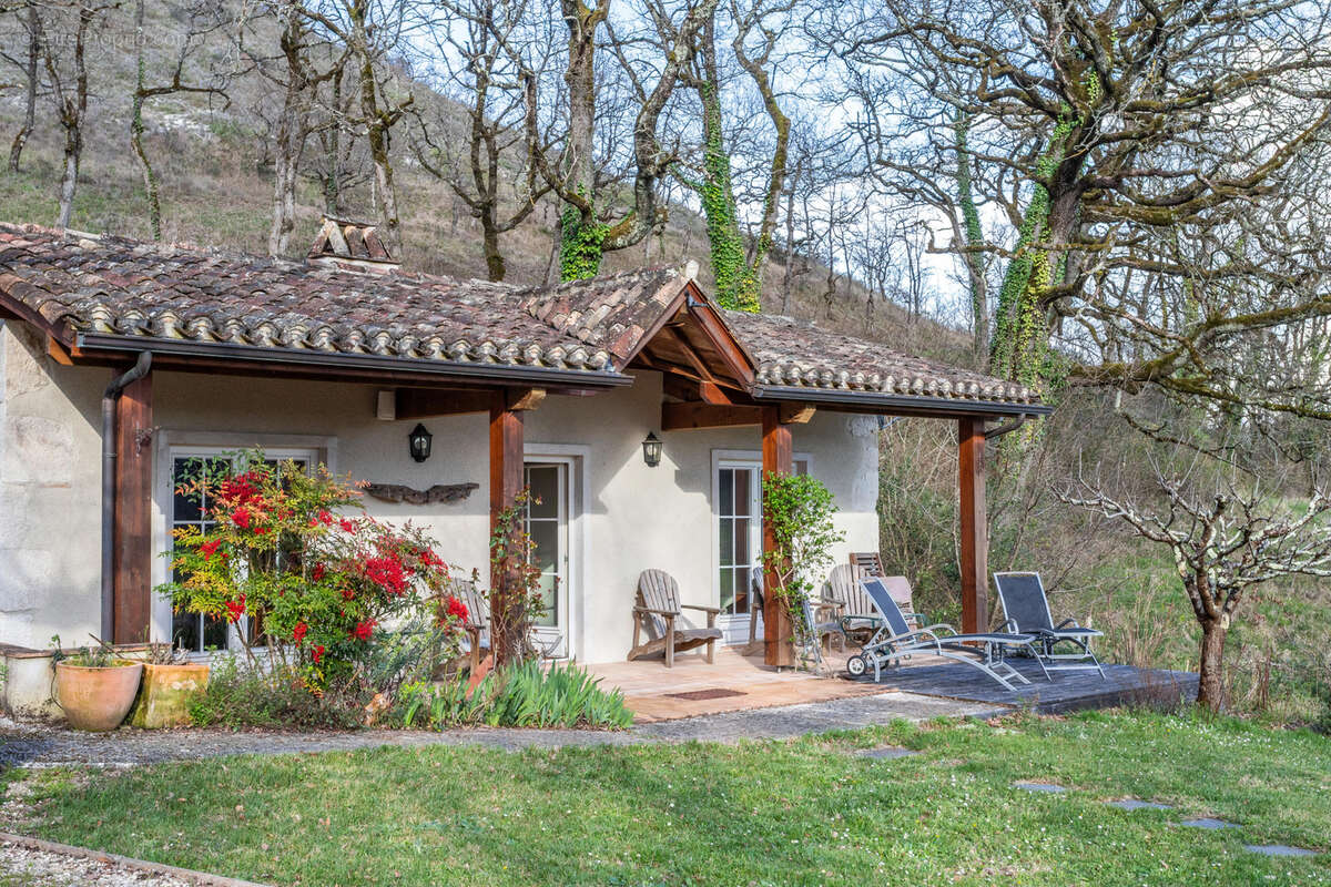 Maison de campagne avec annexe, piscine, dépendances et terrain - photo 25