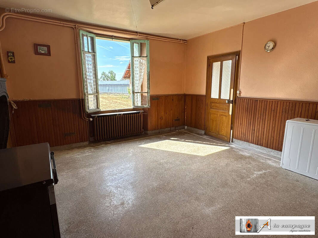 Maison 171 m² à Saint-Julien-La-Genete  - photo 7