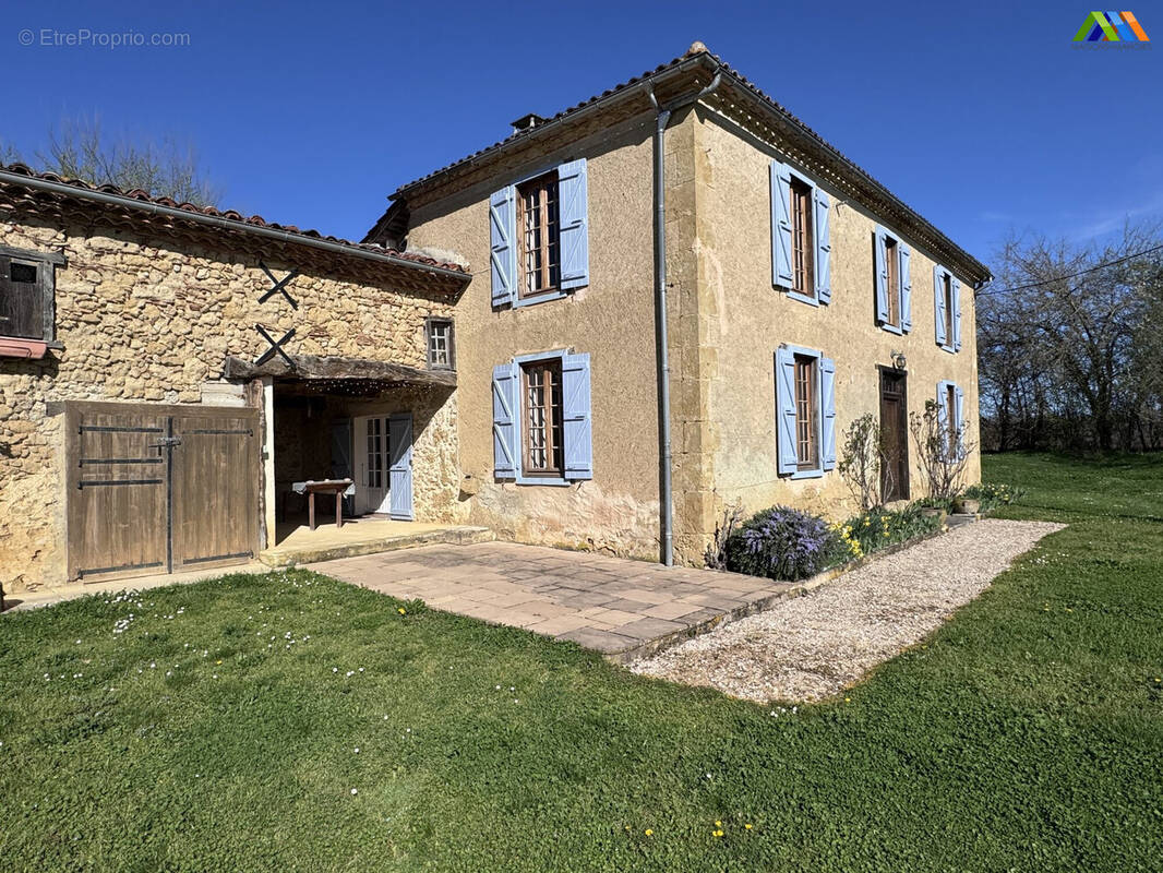 Country House with Pyrenees Views - Maison à SEISSAN