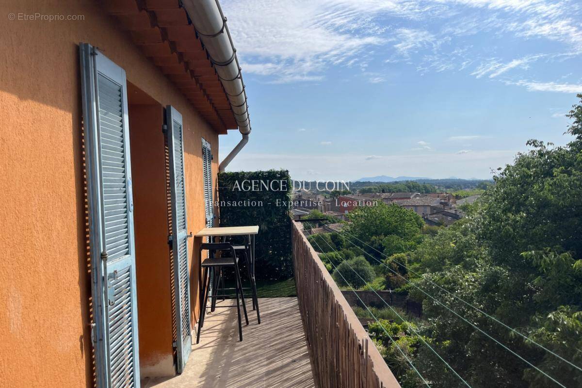 Appartement à LE MUY