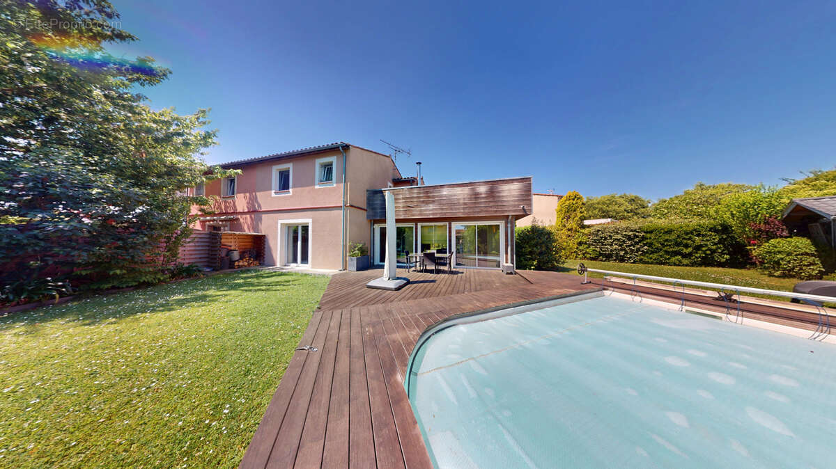 Maison à CORNEBARRIEU