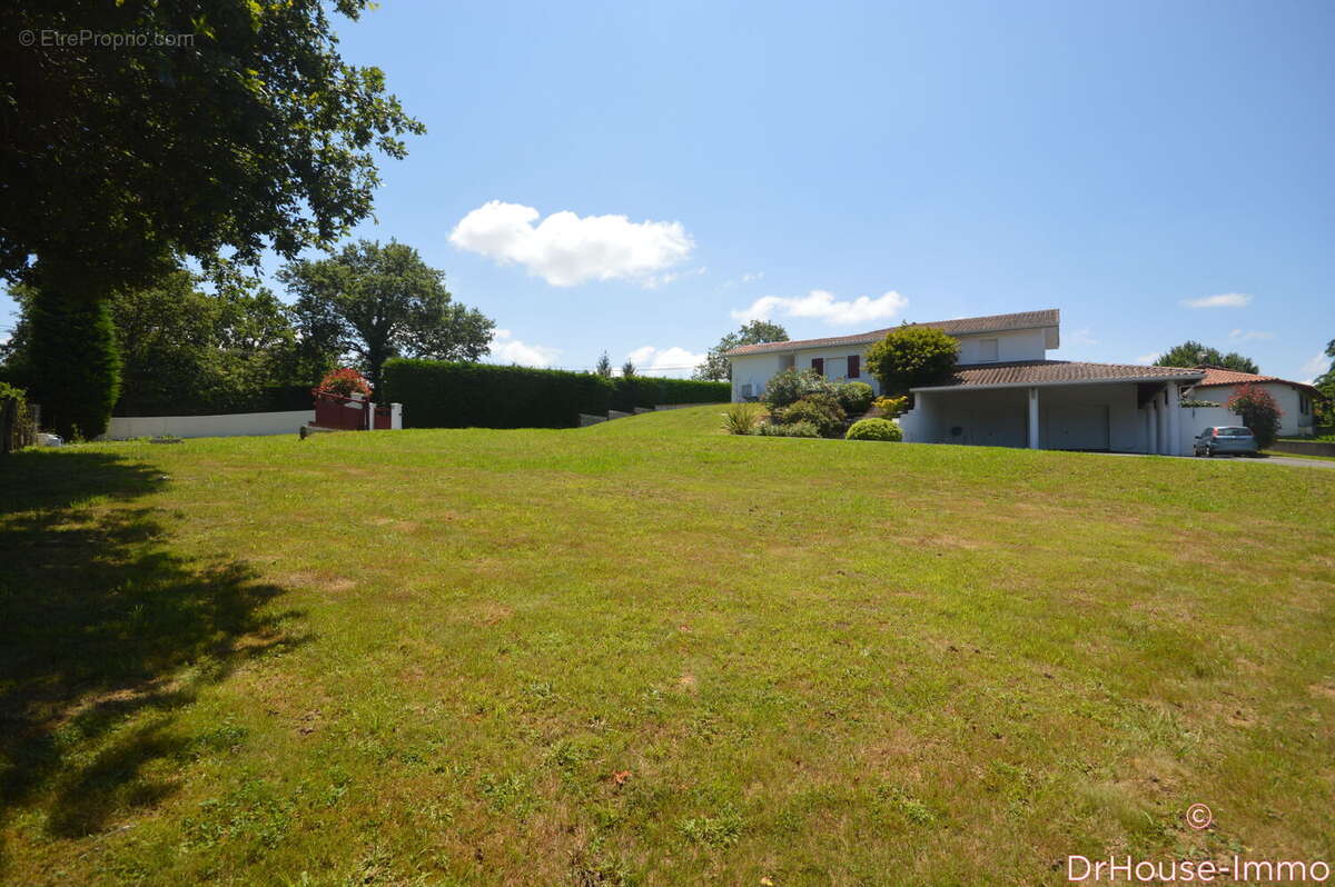 Maison 169 m² à Bardos  - photo 12