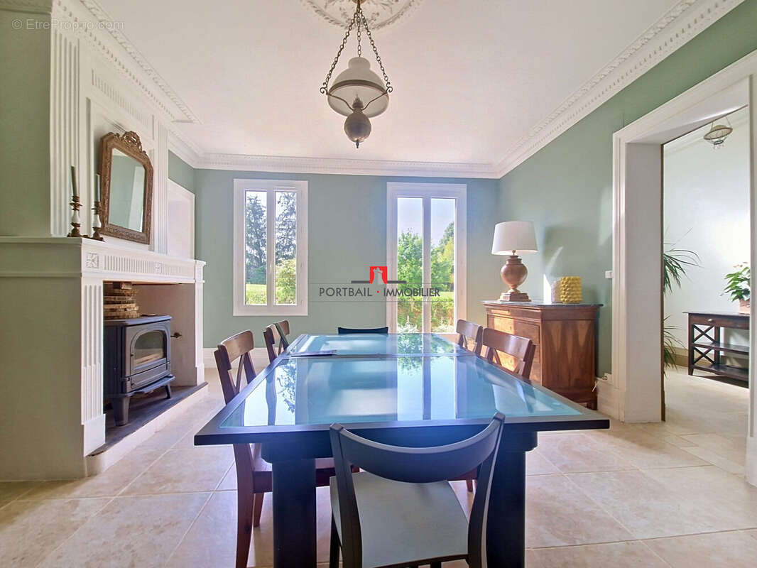 Maison 303 m² à Bayon-Sur-Gironde  - photo 4