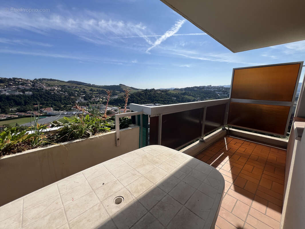 Appartement à SAINT-PRIEST-EN-JAREZ