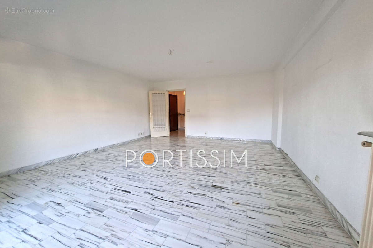 Appartement à SAINT-LAURENT-DU-VAR