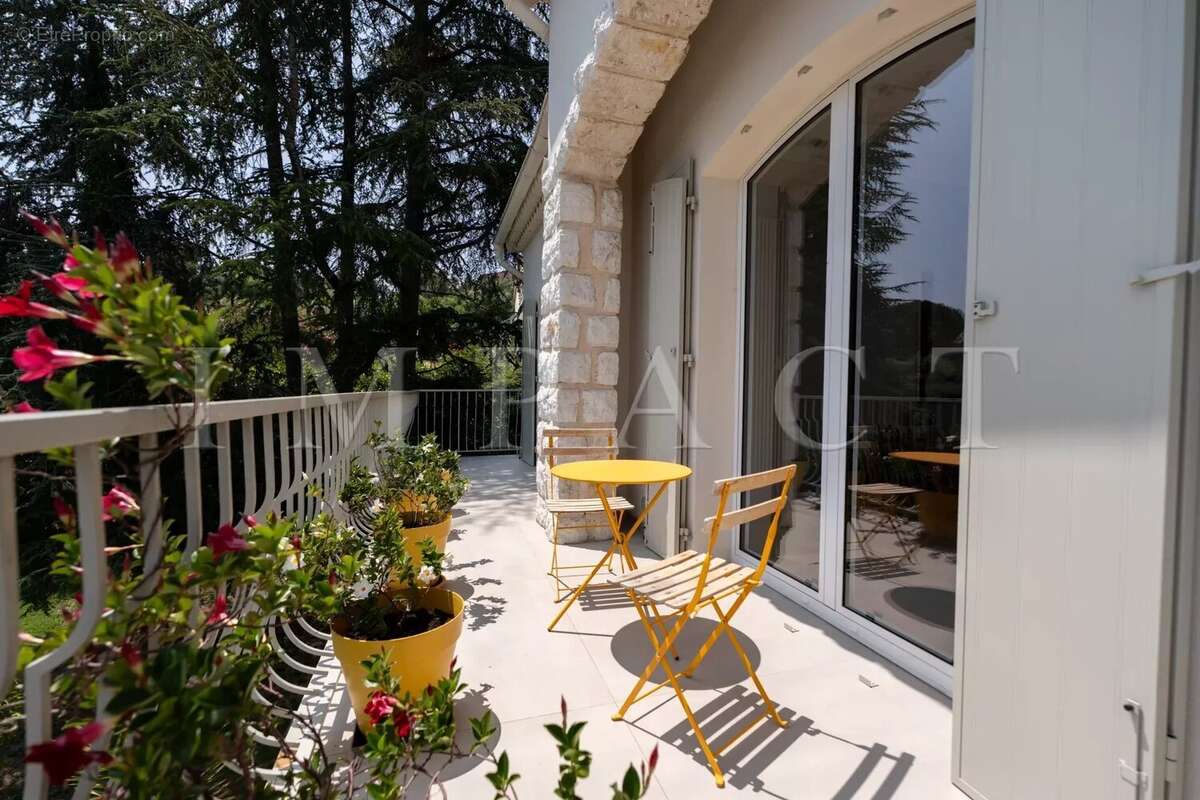 Maison à LA ROQUETTE-SUR-SIAGNE