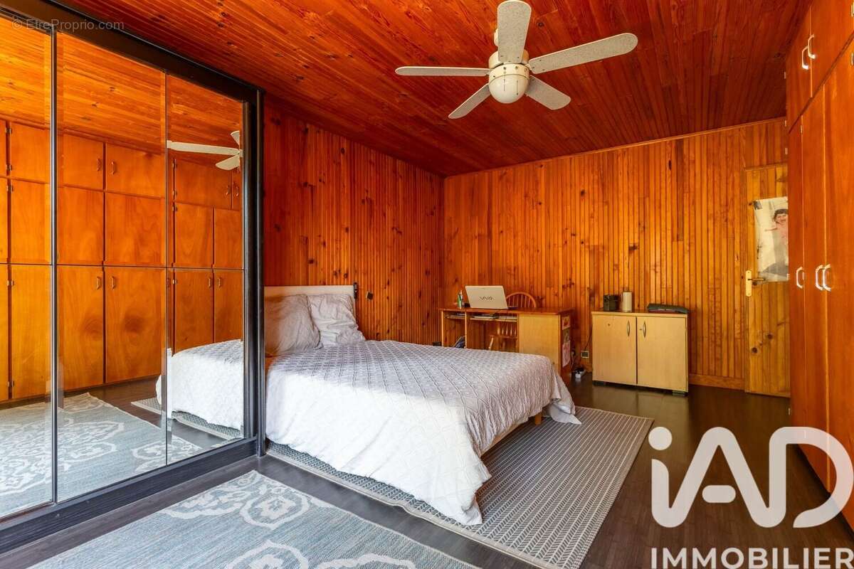 Maison 440 m² à Sainte-Genevieve-Des-Bois  - photo 9