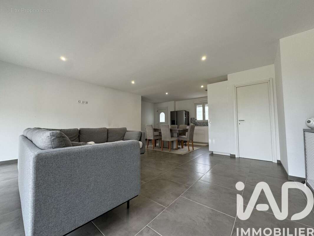 Maison 132 m² à La Chapelle-Sur-Loire  - photo 4
