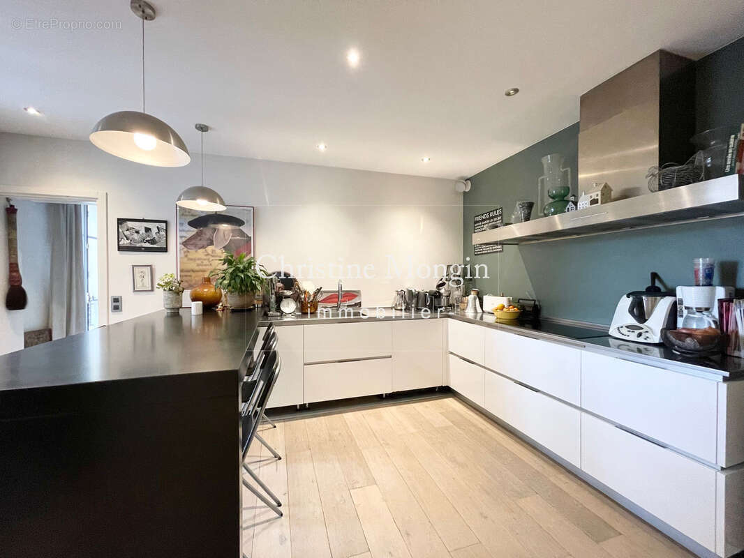 Appartement à NEUILLY-SUR-SEINE