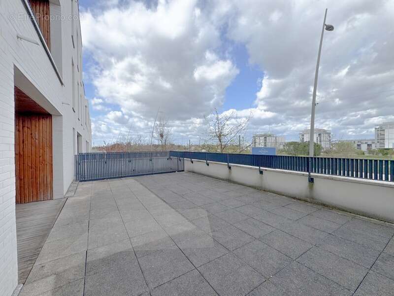 Appartement à BEAUZELLE