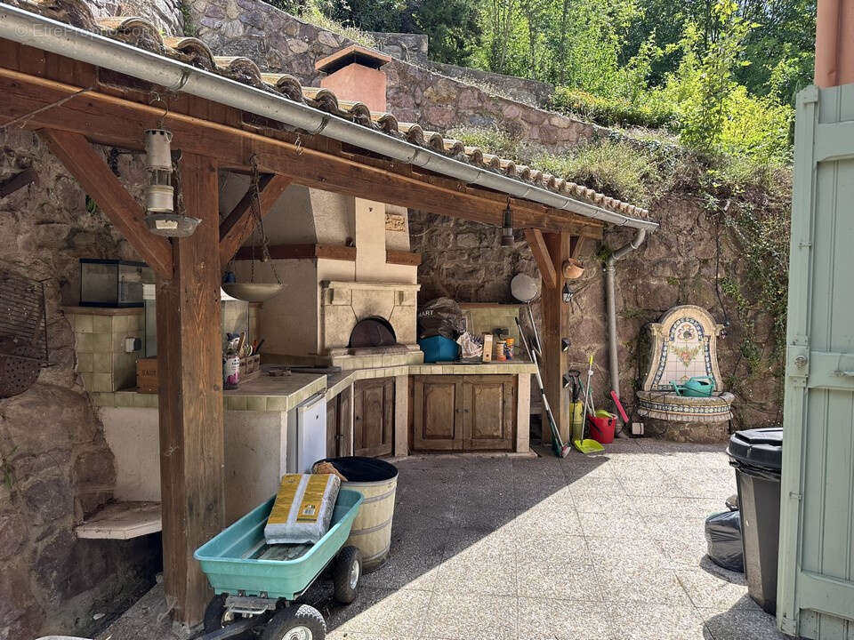 À vendre, moitié droite d’une magnifique maison de maître avec garage et jardin - photo 8