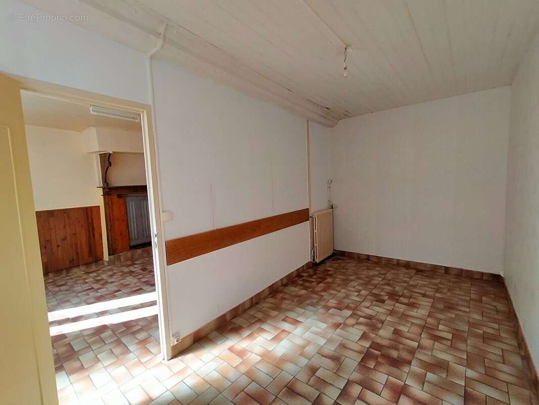 Maison à VILLAINES-LA-JUHEL