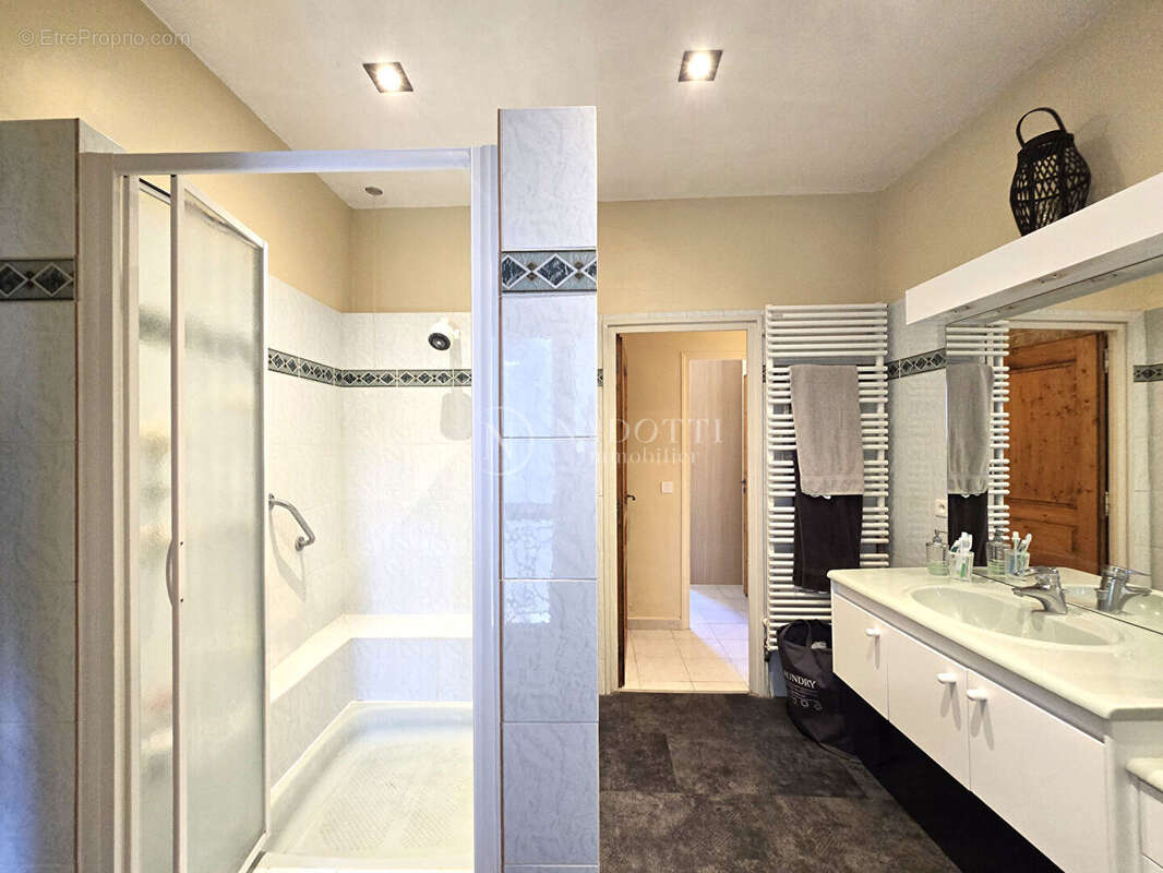 Immeuble haussmannien de 400m² APT - photo 16