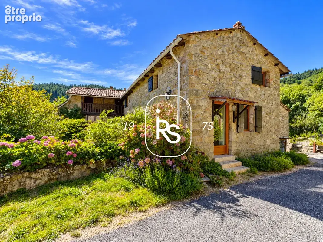 Authentique maison en pierre de hameau de 154 m2 A FINIR DE RÉNOVER avec 650 m2 de terrain. - photo 17