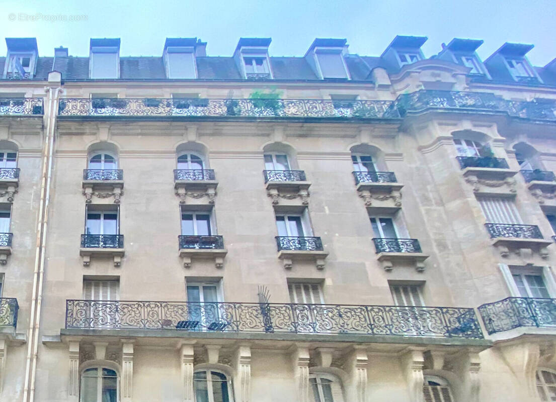 Appartement à PARIS-14E