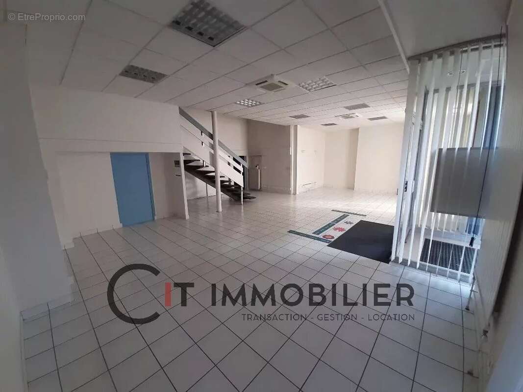 Commerce à LA TOUR-DU-PIN