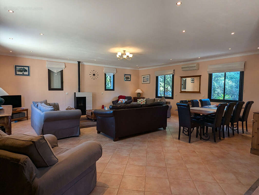 Maison à SILLANS-LA-CASCADE