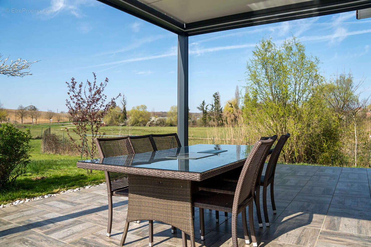 Maison à POUILLEY-LES-VIGNES