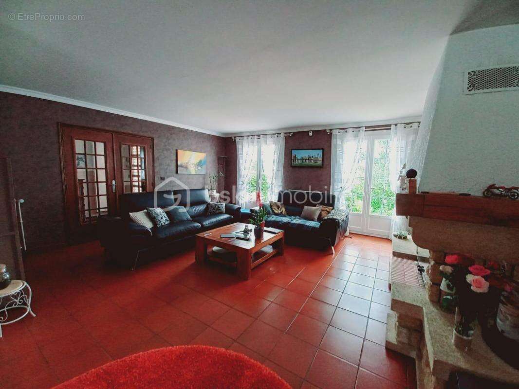 Propriété familiale de 150 m² - 5 chambres, jardin arboré et stationnement - photo 2
