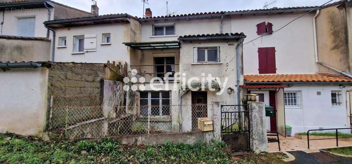 Maison à LA COURONNE