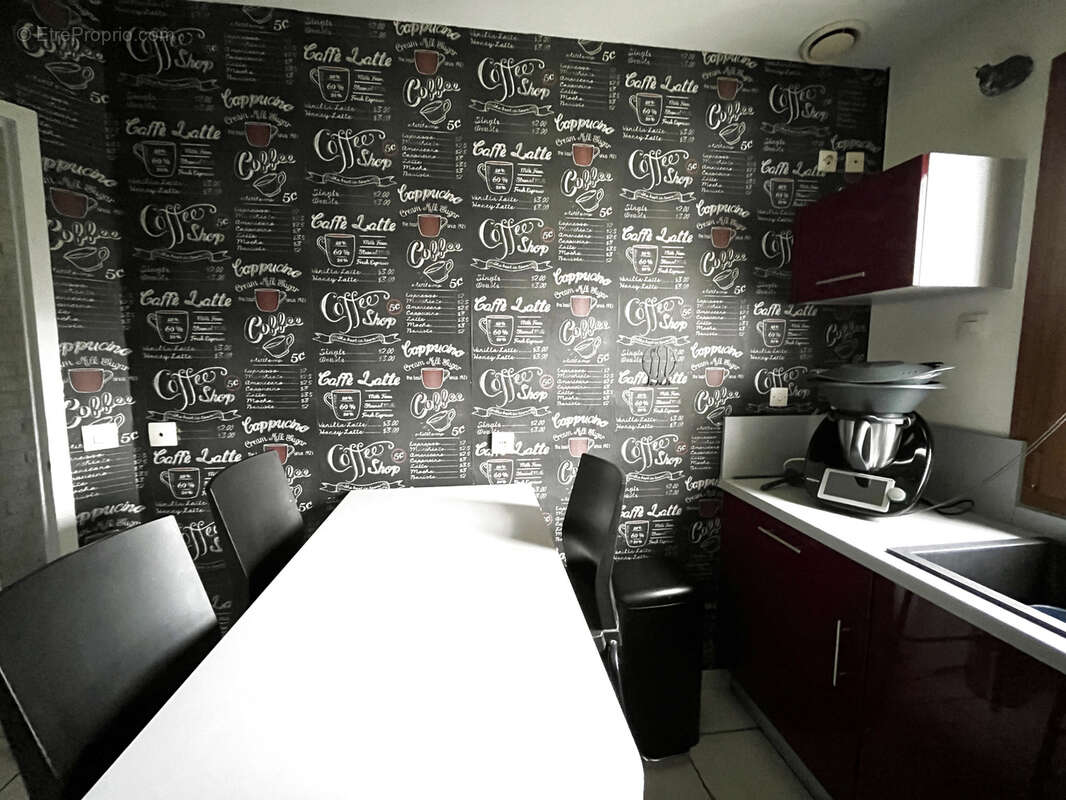 Maison à LA CHAPELLE-LA-REINE