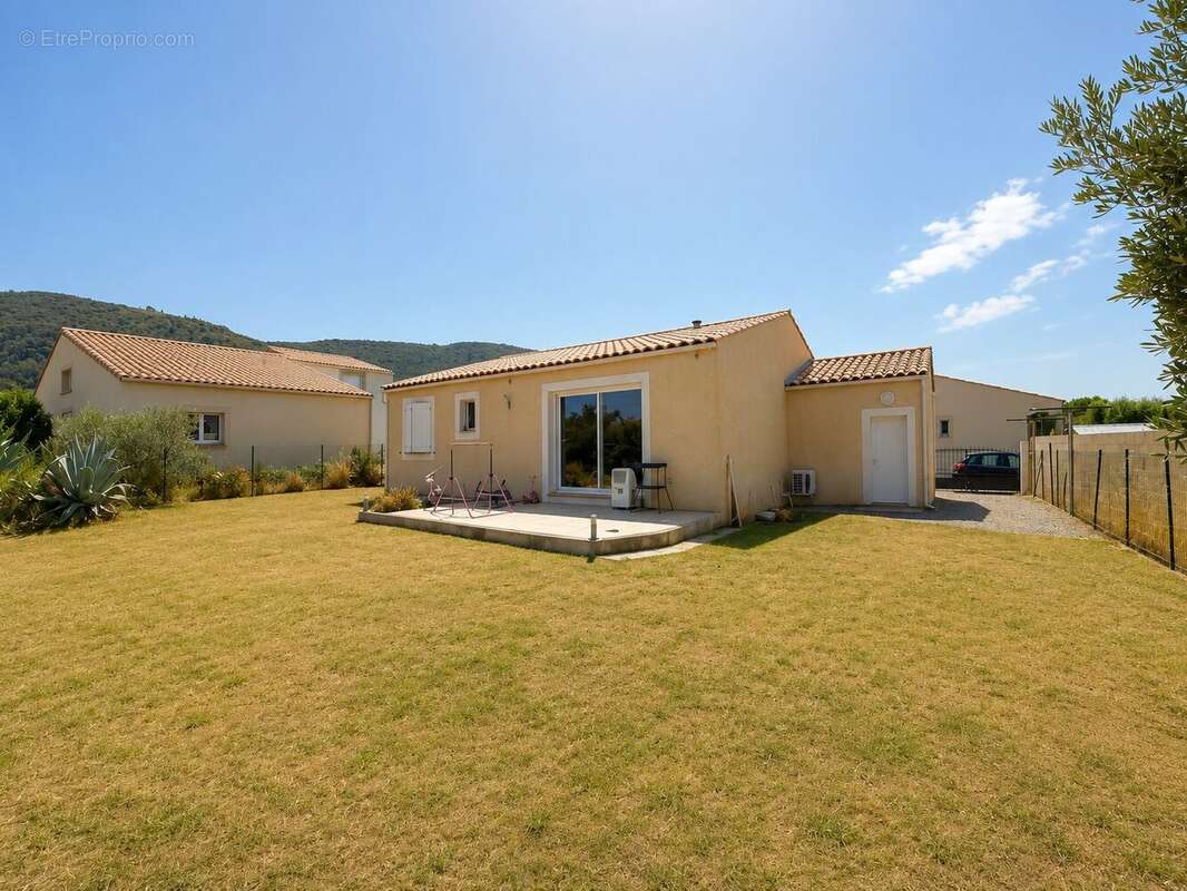 Maison 93 m² à Floure  - photo 2