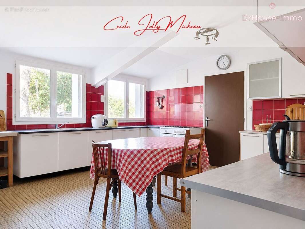 Maison 183 m² à Saint-Caprais-De-Blaye  - photo 4