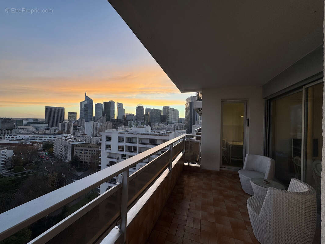 Appartement à COURBEVOIE