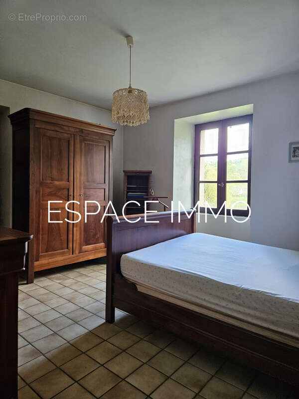 Maison à LIVINHAC-LE-HAUT