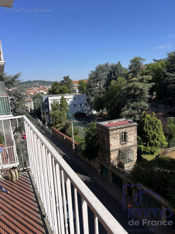Appartement 71 m² à Saint-Etienne  - photo 2