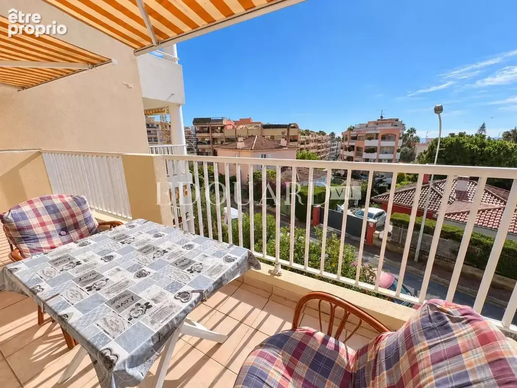 En exclusivité deux pièces en dernier étage avec spacieuse terrasse, cave et parking, à quelques pas des plages - photo 13