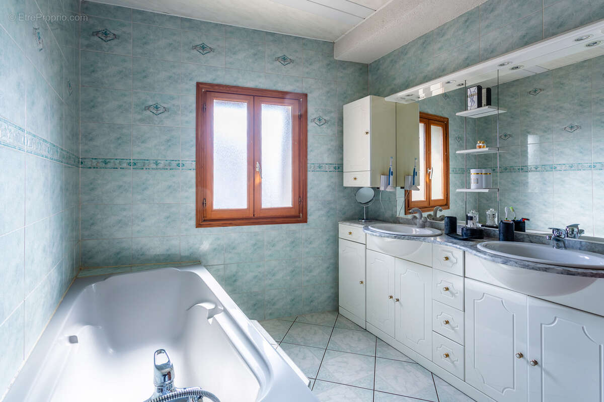 Maison à SAINT-SYMPHORIEN-D'OZON