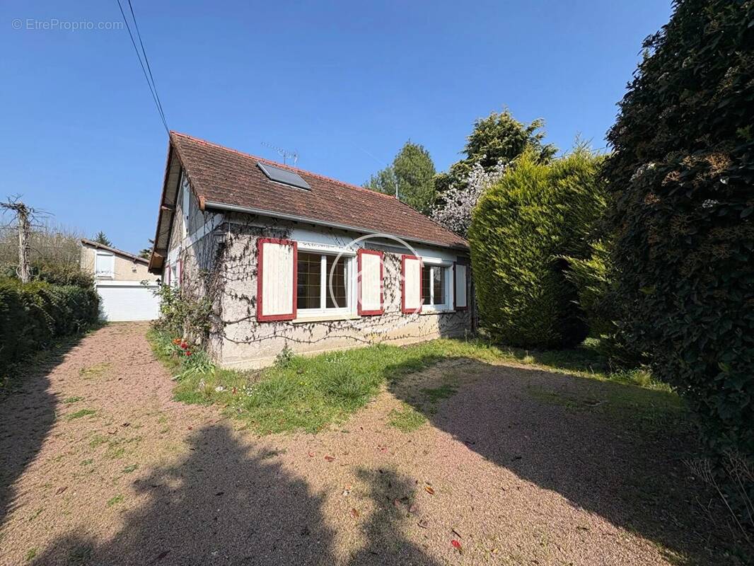 Maison à LA CHAUSSEE-SAINT-VICTOR