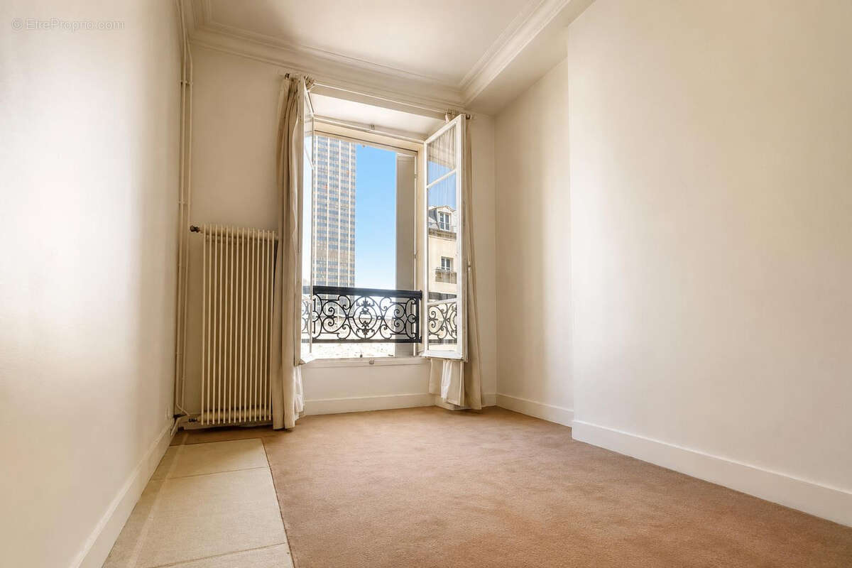 Appartement à PARIS-14E