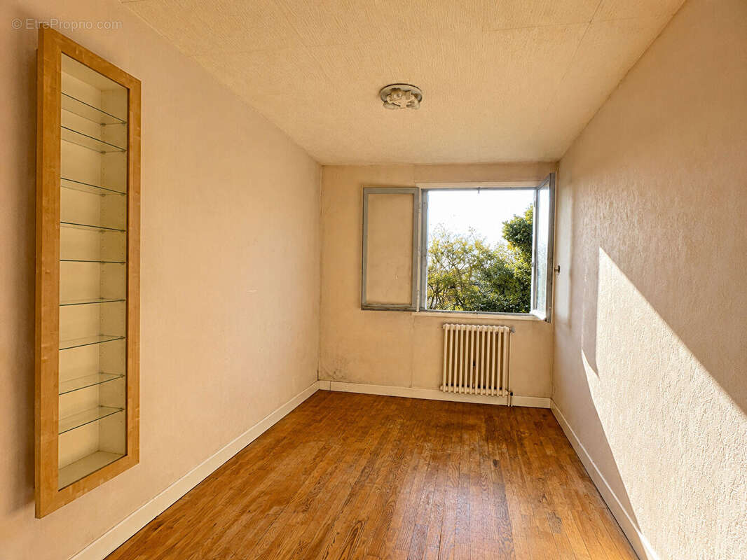 PORTET SUR GARONNE - Village - Maison de 90,8 m2  avec jardin de 476m2 , double garage et atelier - photo 6