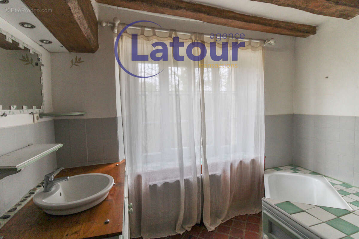 Maison à TREMBLAY-LES-VILLAGES